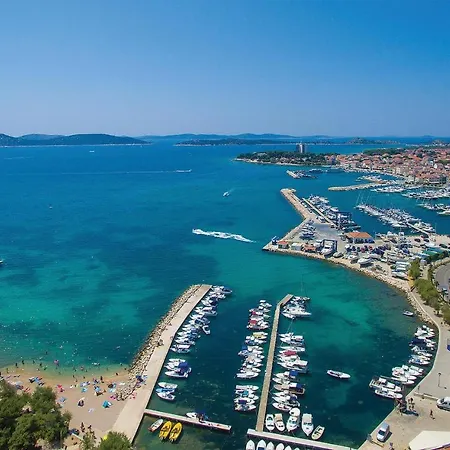 *lxxxiv * Daire Vodice
